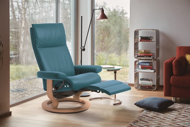 ストレスレス®から初の“電動フットレスト付 リクライニングチェア”が新