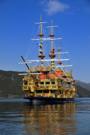 新型海賊船「クイーン芦ノ湖（QUEEN ASHINOKO）」2019年4月25日