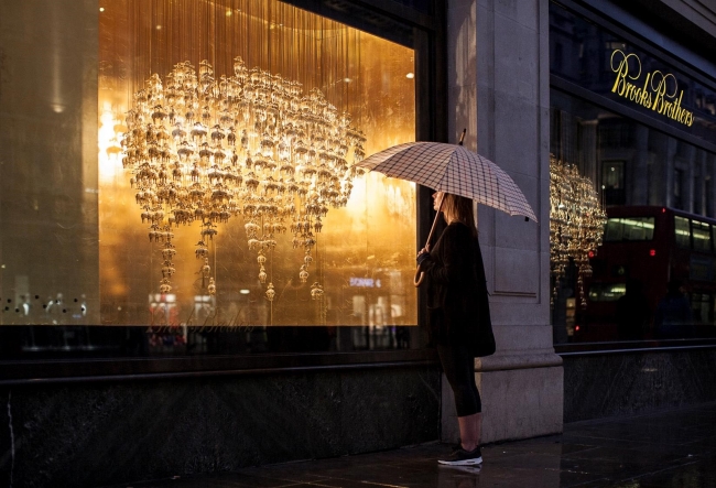 ブルックス ブラザーズがゴールデン フリース（金羊毛）のシャンデリア