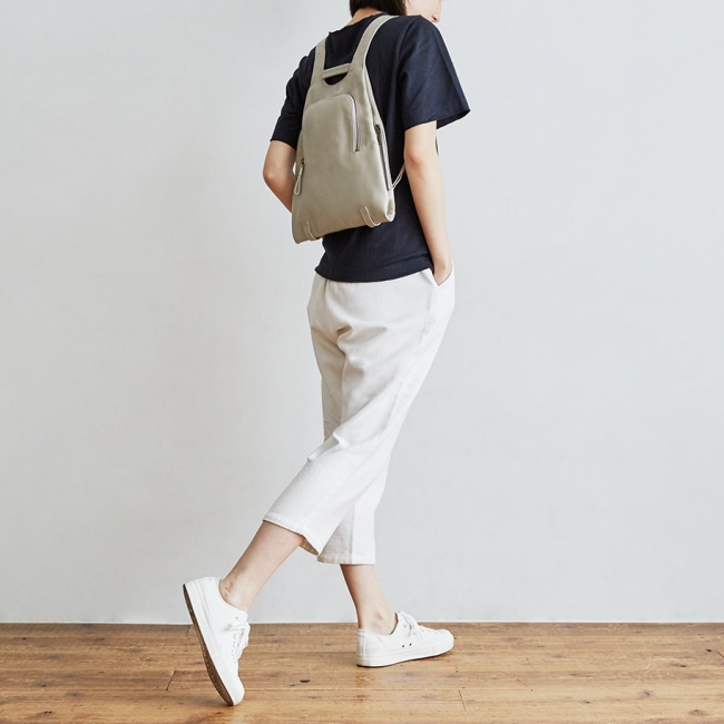 体に吸いつくフィット感を実現した、超薄型バックパック『Minimatou