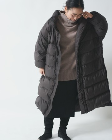 emmi×金子綾×NANGA」トリプルコラボによるダウンコートを発売！ | 株式