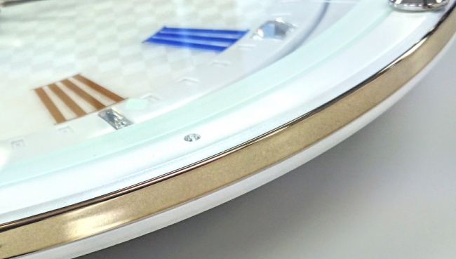 アリスの夢の世界へ――『ふしぎの国のアリス』をテーマにした掛時計を