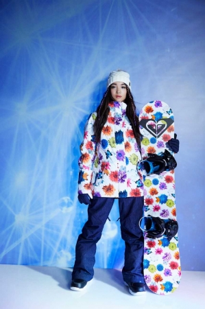 ROXY × M/mika ninagawaスノーウェアで2度目のコラボレーション