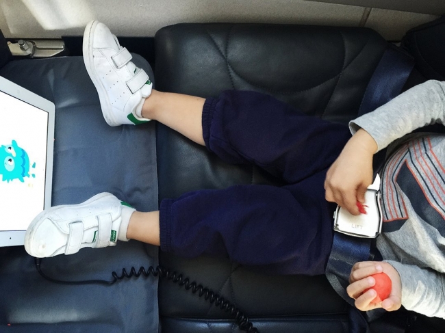 日本初上陸】子供用機内エアークッションの「フライトット」が日本初