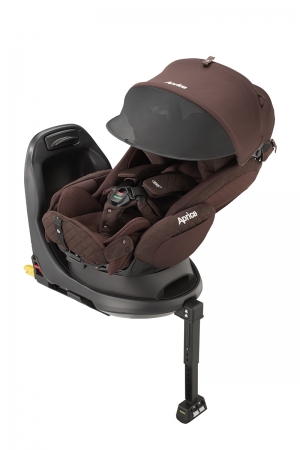 日本初！ 平らなベッド型チャイルドシートに、ISOFIX固定タイプが登場