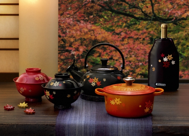 モミジ柄のル・クルーゼで、今年は特別な秋のおもてなしを。 ル