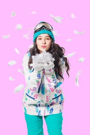 石田ニコルが着るカルフォルニア発ブランド「Swivel」、ウィンター