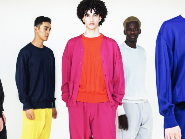 ISSEY MIYAKE MEN / 生活に色を添えるカラフルで軽快なニットアイテム