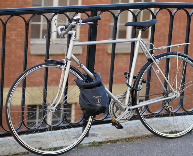1つで2役！荷物は少なく快適に！手ぶらサイクリストのためのロック付