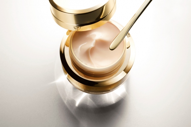 エイジングデザイン第4弾 － ふっくら艶めく肌印象。美しさを