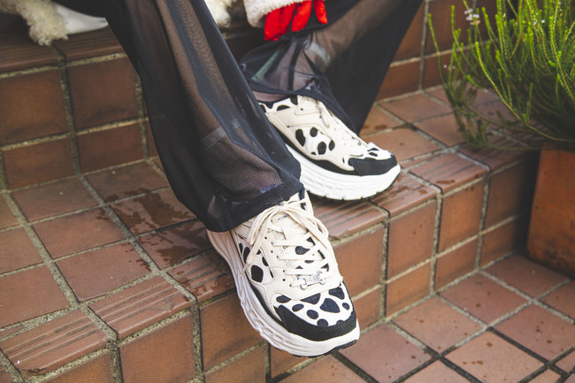 ダルメシアンを想起させる素材で表現した 『UGG CA805 Dalmatian』が