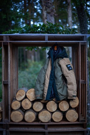 キャンプウェアブランド”GRIP SWANY”と”atmos”による本格アウトドア