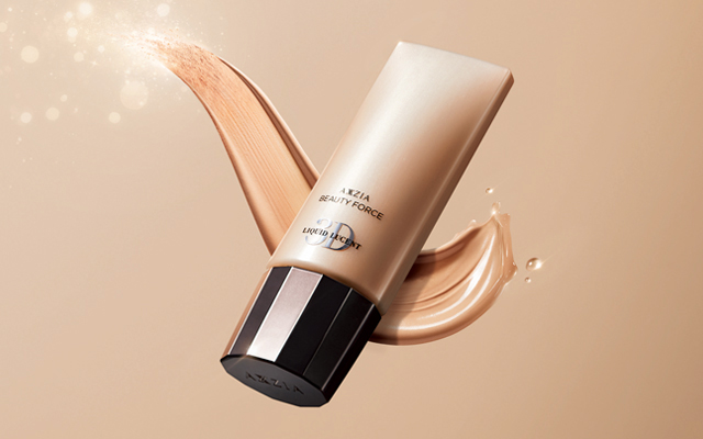 塗った瞬間、パウダーに変わり光を纏う 素肌美を極める新感覚リキッド