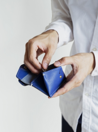 この夏だけのカラフルな“お楽しみ”！軽快なお出かけをかなえる、全6色