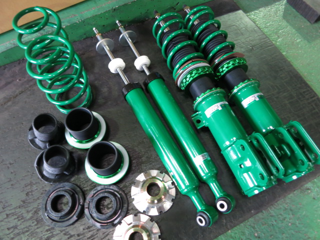 JF3 N-BOXカスタムターボ TEINの車高調に交換 四輪アライメント