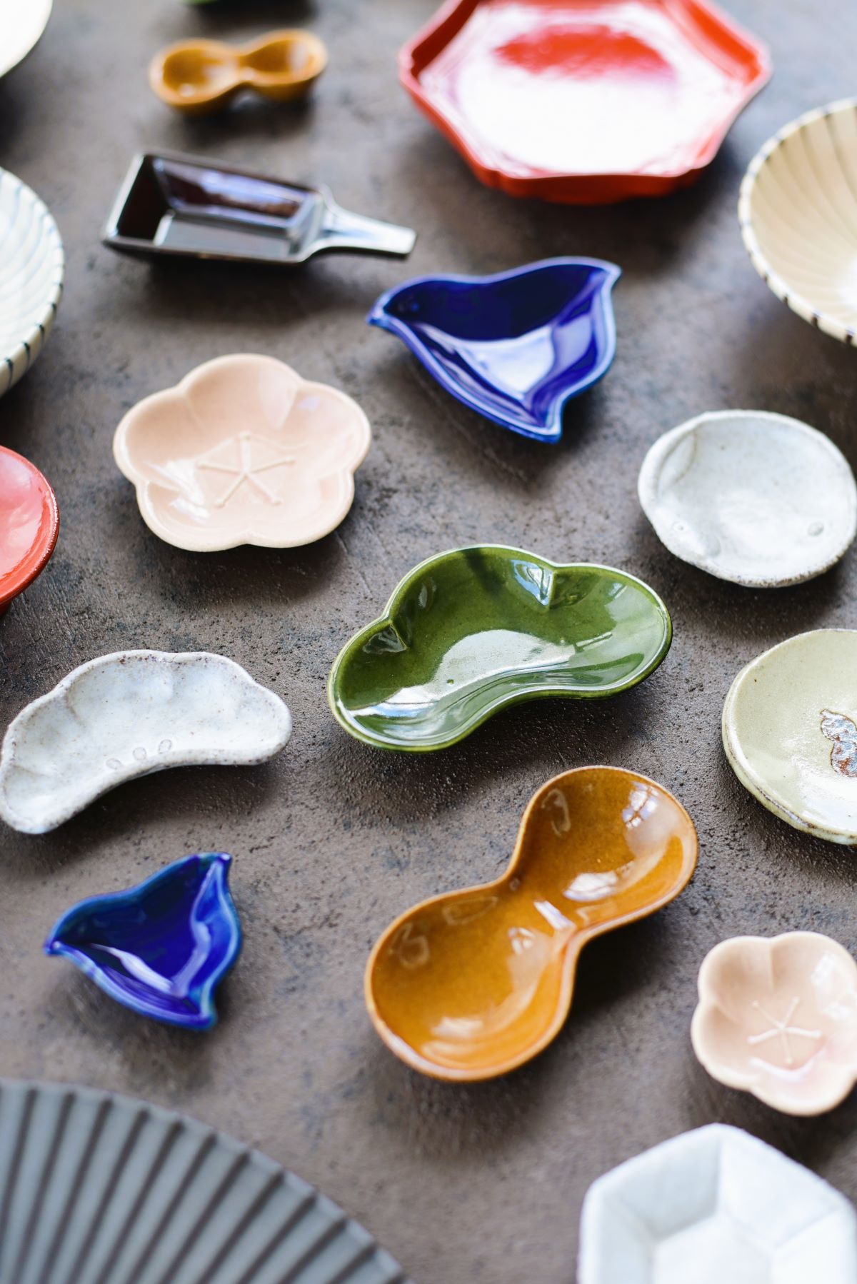 レコメンド :: 動物モチーフの器 :: 五種縁起皿(千鳥) - マルミツ