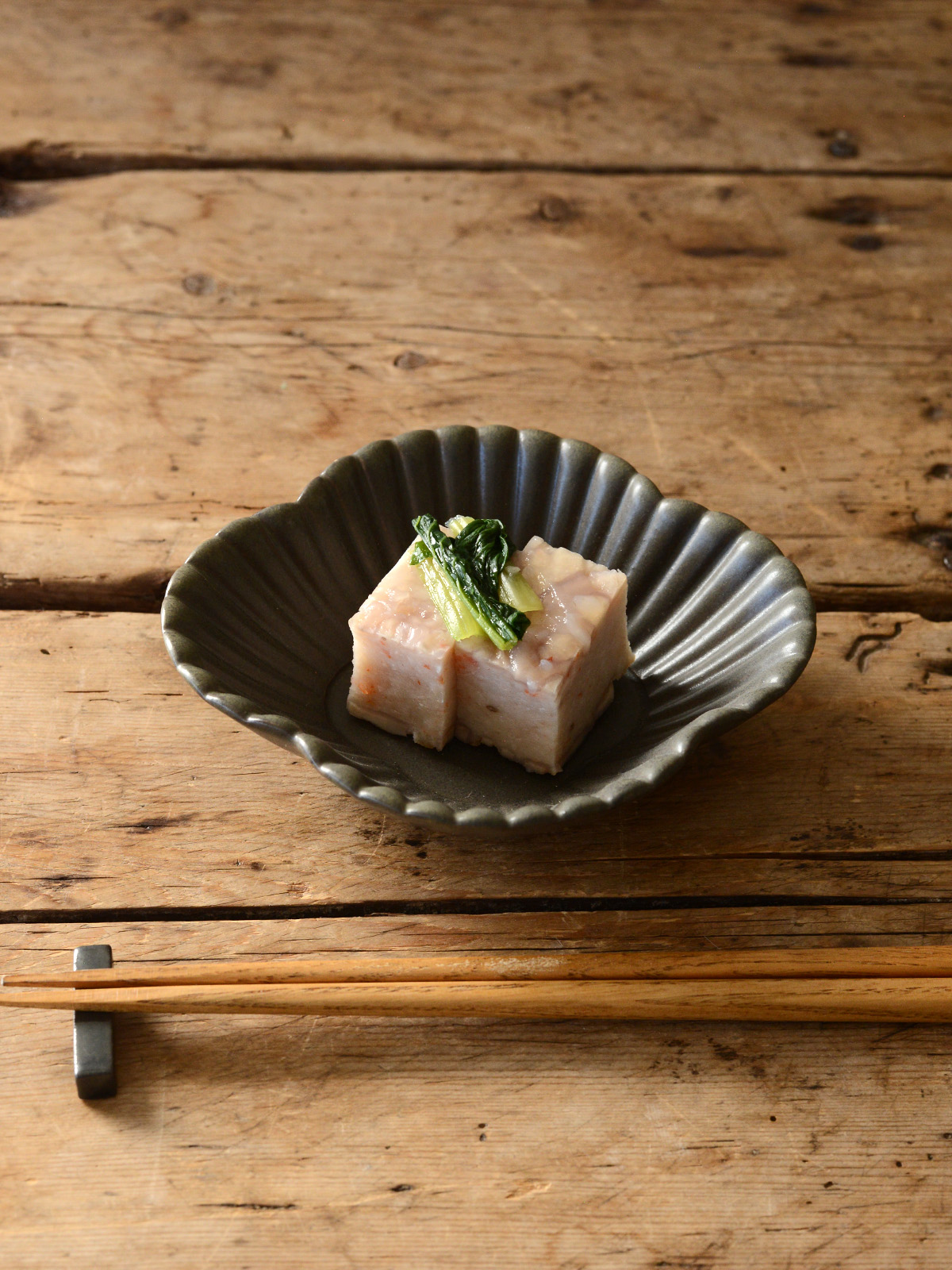 スタジオ エム :: 菊割木瓜 :: 菊割木瓜 4.5寸鉢 - マルミツウェブ