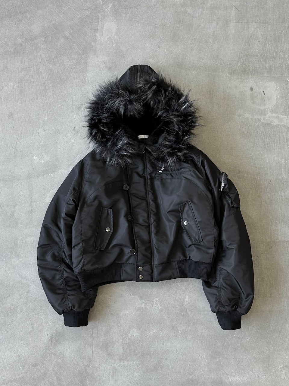 CHIKASHITSU PLUS HIGH】N-2B cropped hood blouson (nylon