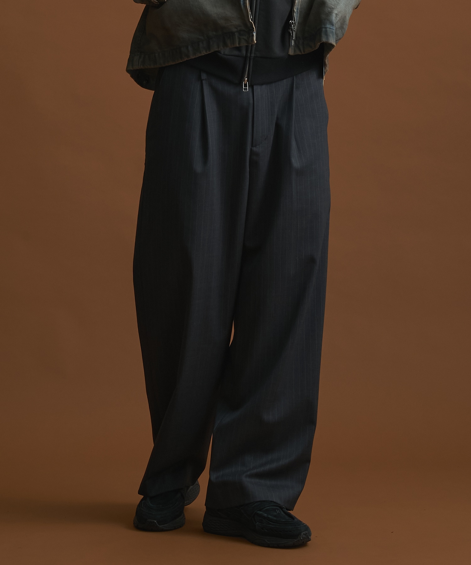 ハイスタンダードデイリースラックス(1 DARK GREY): : メンズ｜PUBLIC