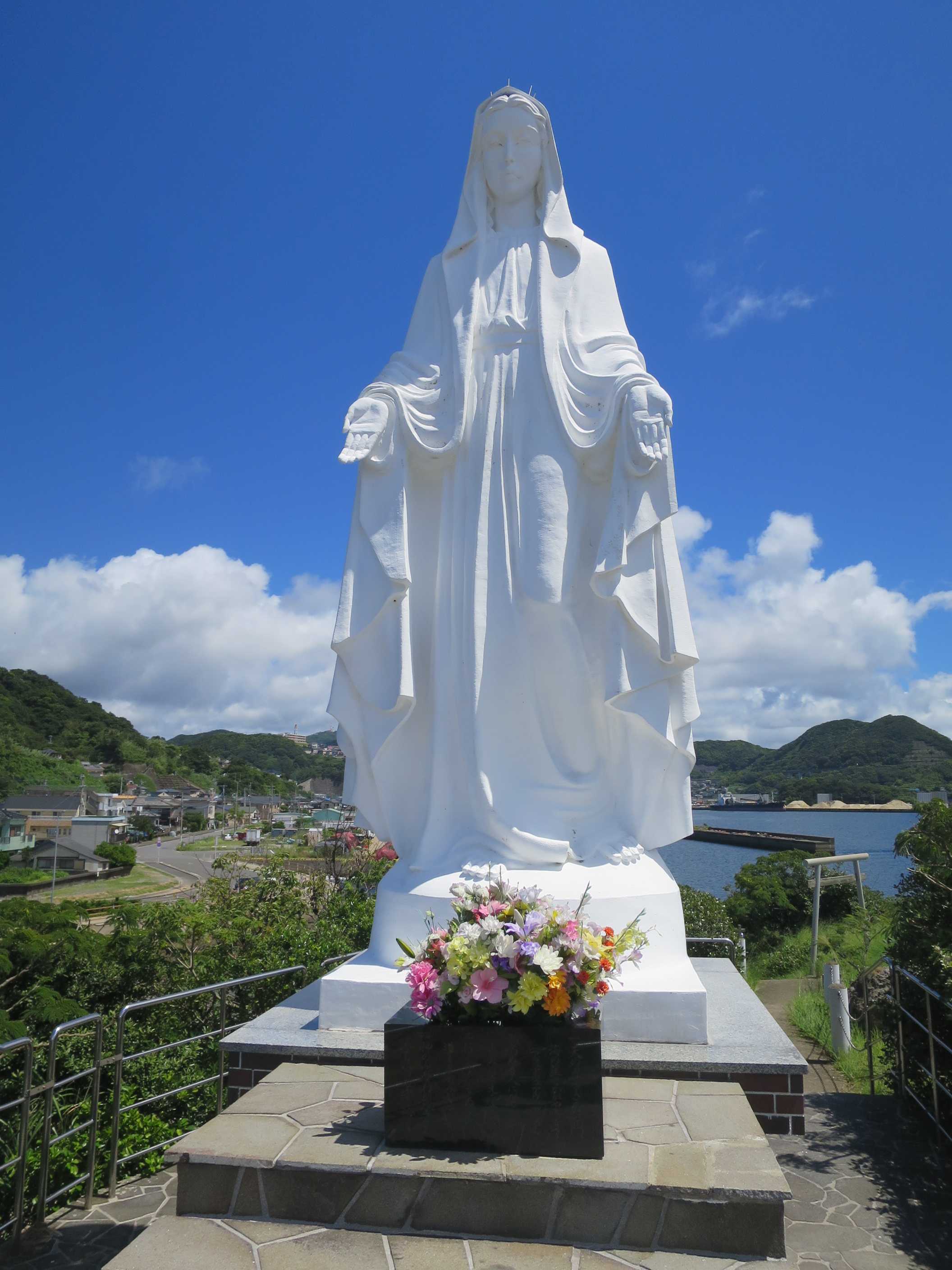 神ノ島 岬のマリア像は長崎の美シンボル！真っ白で神々しい美聖像
