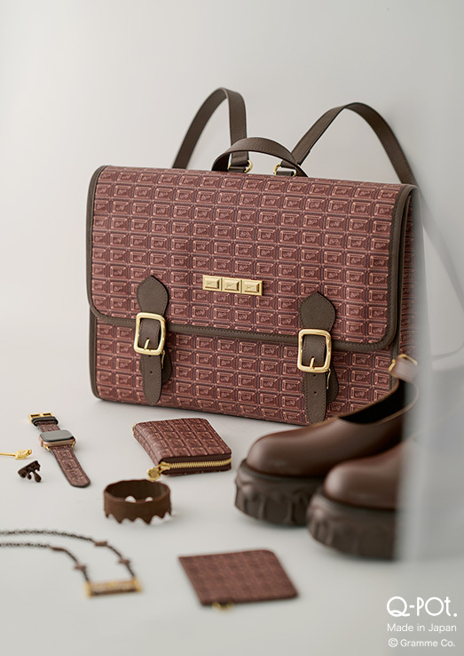 クラシックな佇まいの「チョコレート サッチェルバッグ」がデビュー