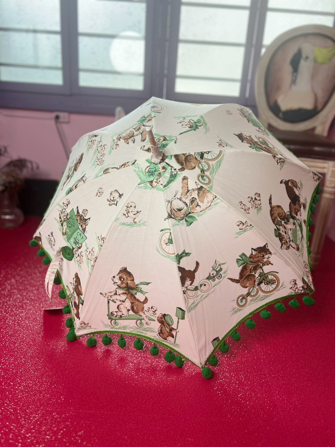 海外ビンテージ布 花、動物プリントの日傘 Nuts 海外ビンテージ布 花