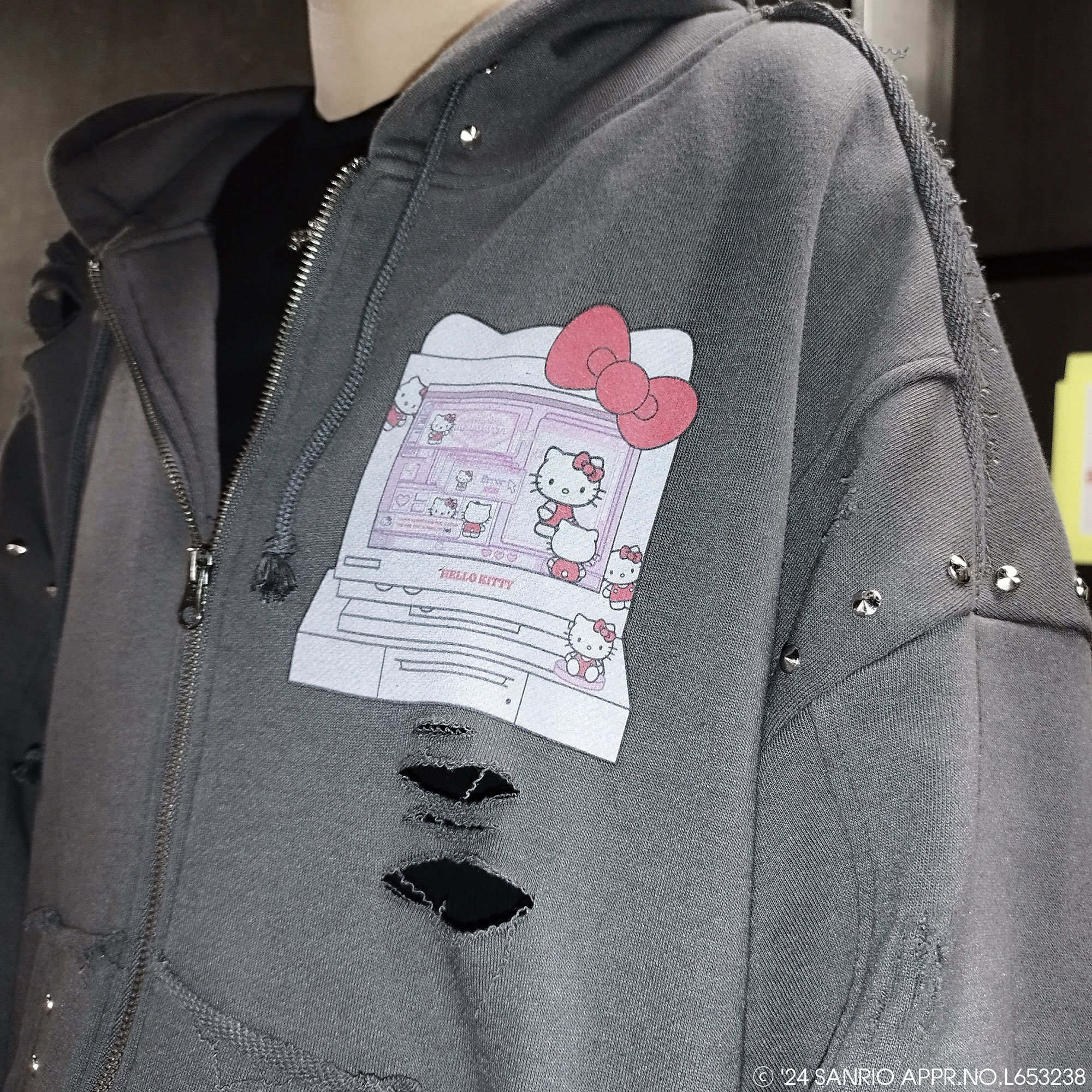 QOOZA × HELLO KITTY / KITTYコラボパーカー〔GRY〕（Q0069） - QOOZA