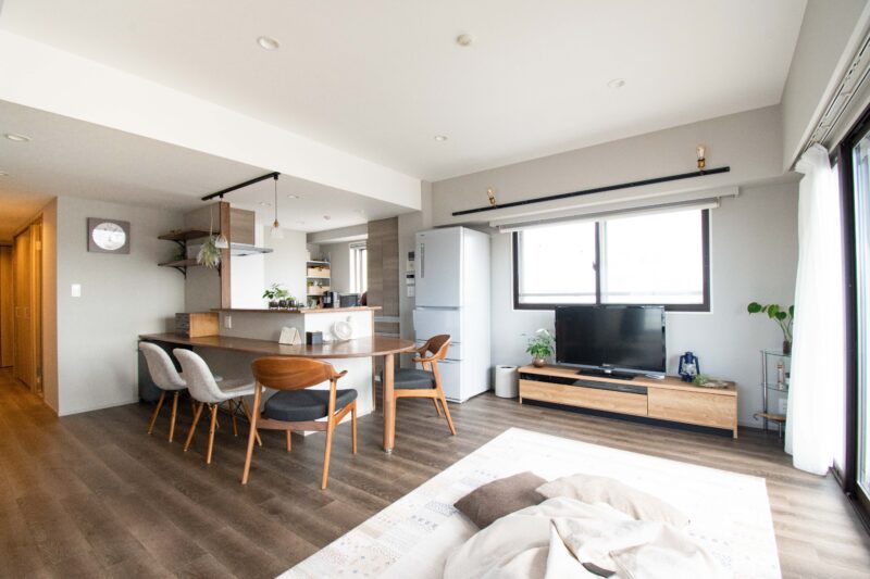 キッチンカウンターとダイニングを一緒にしたら、喫茶店のような団らん