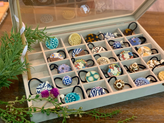 atelier qucchane / やちむんヘアゴム