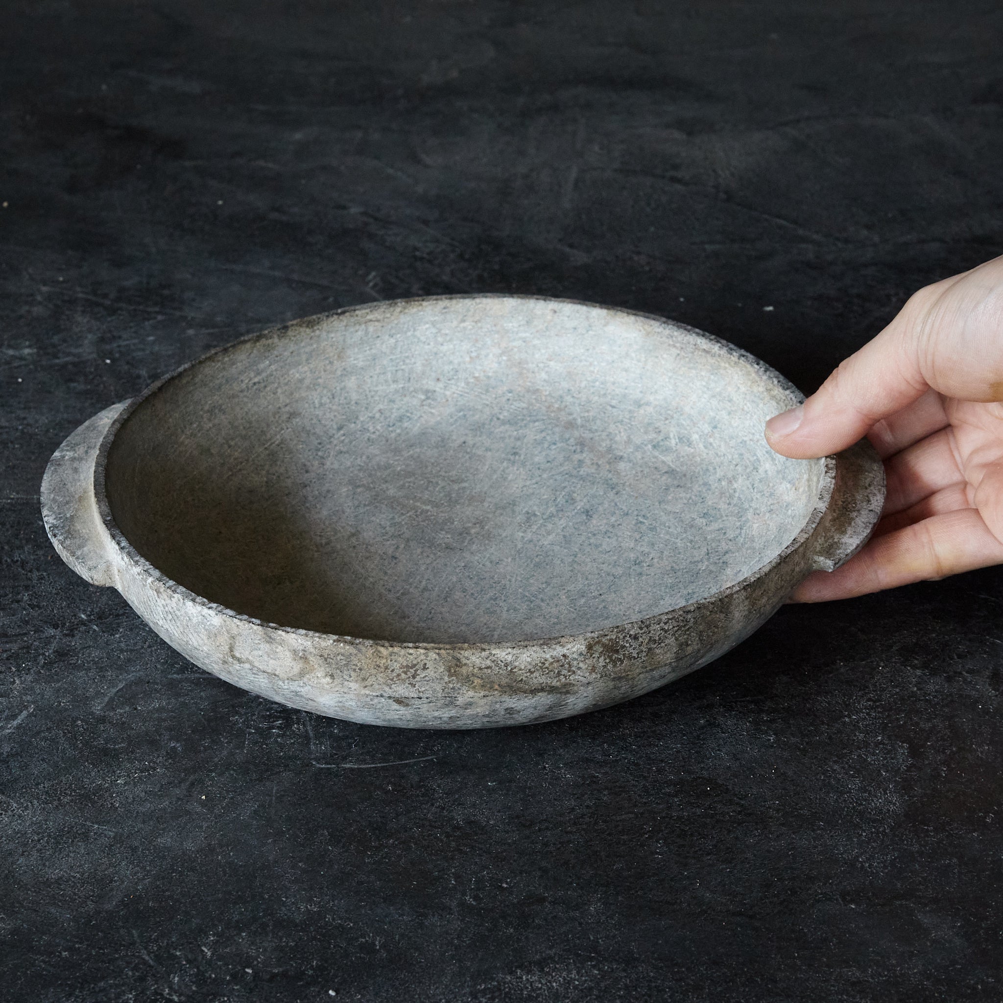 李朝 石皿（1392–1897 CE） | 入蘆花（ロカニイル）