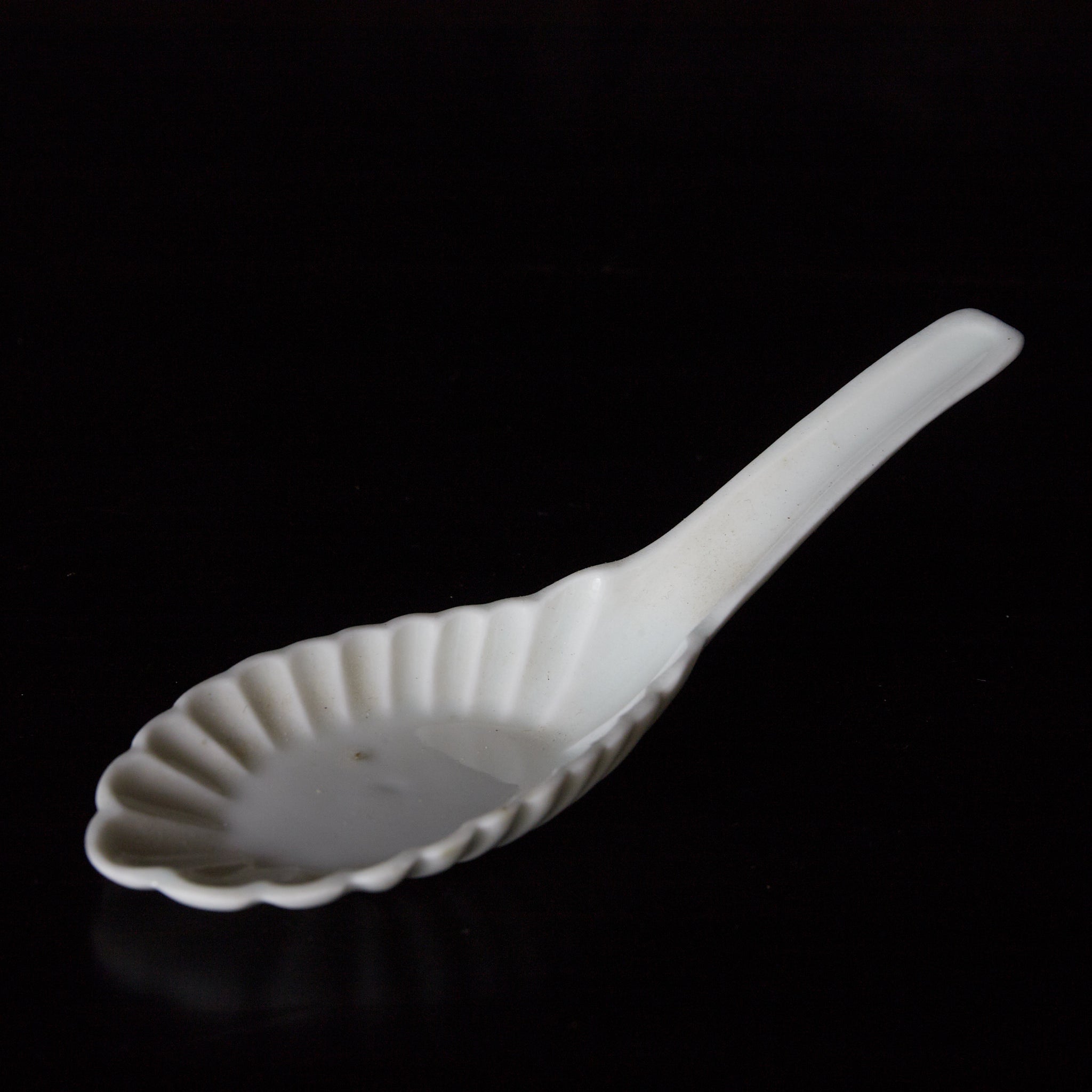 明代–清代 白磁菊花形蓮華 水滴（1368–1911CE） | 入蘆花（ロカニイル）