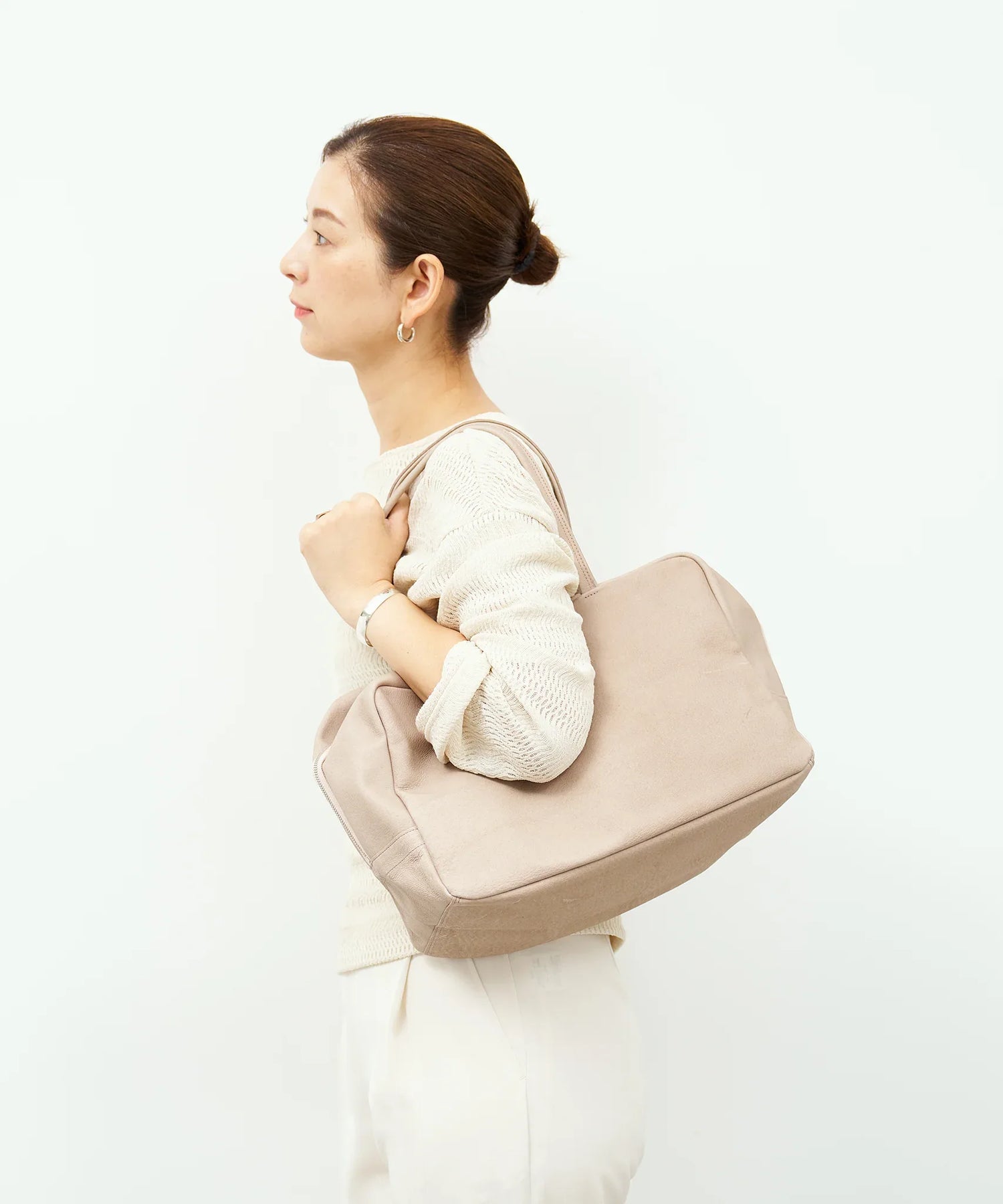 REN】《ボストンバッグ》シンプルで軽い、大きめのレザーバッグ。。