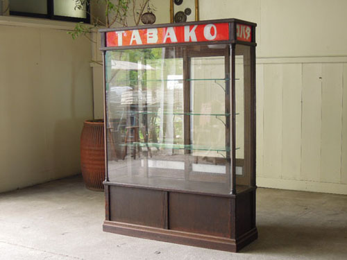 昭和家具 タバコ屋さんのガラスコーナーカウンター 赤と白のショー