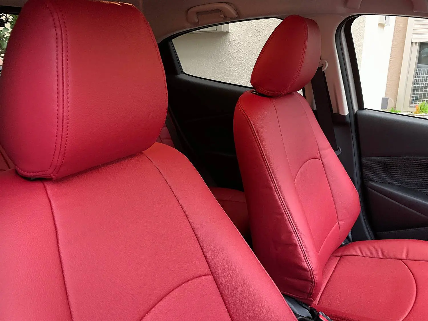 装着写真】MAZDA2 Refinad Leather Deluxe Series シートカバー [品番