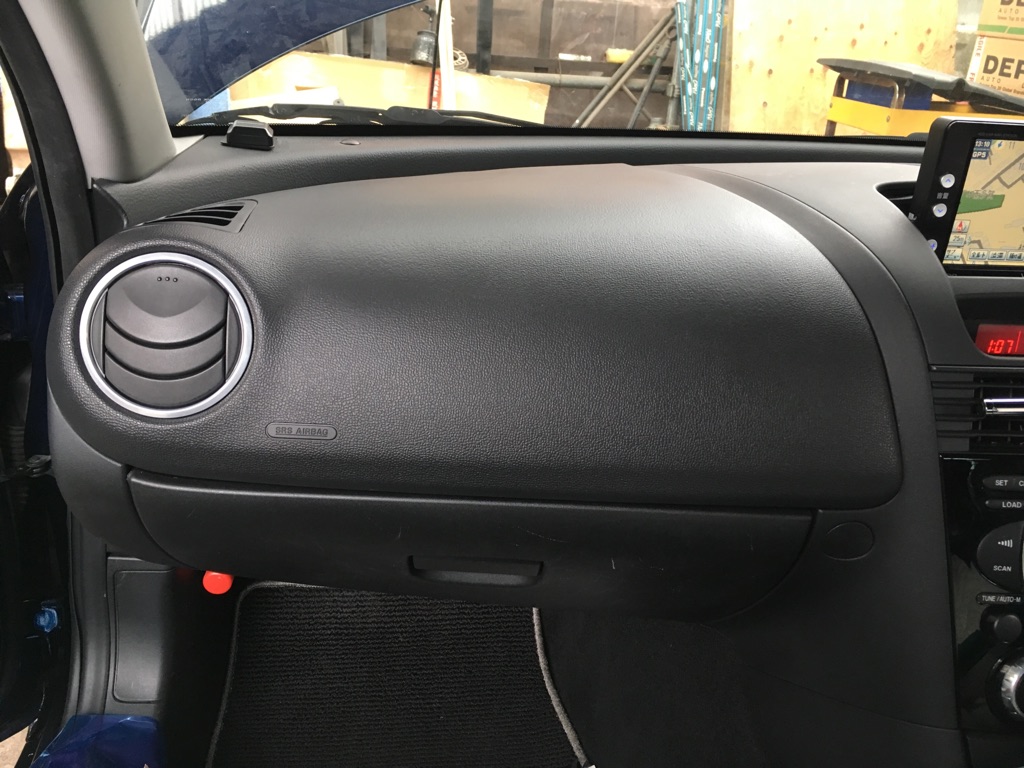 マツダRX8 ダッシュボードヒビ割れリペア | Top Fuel 仙台