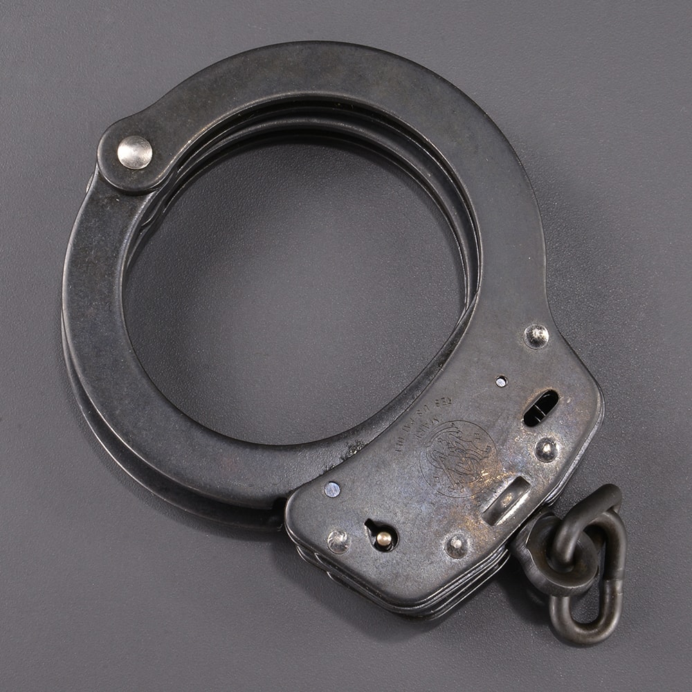 スミス&ウエッソン 手錠 M-100B ガンブルー | ミリタリーショップ