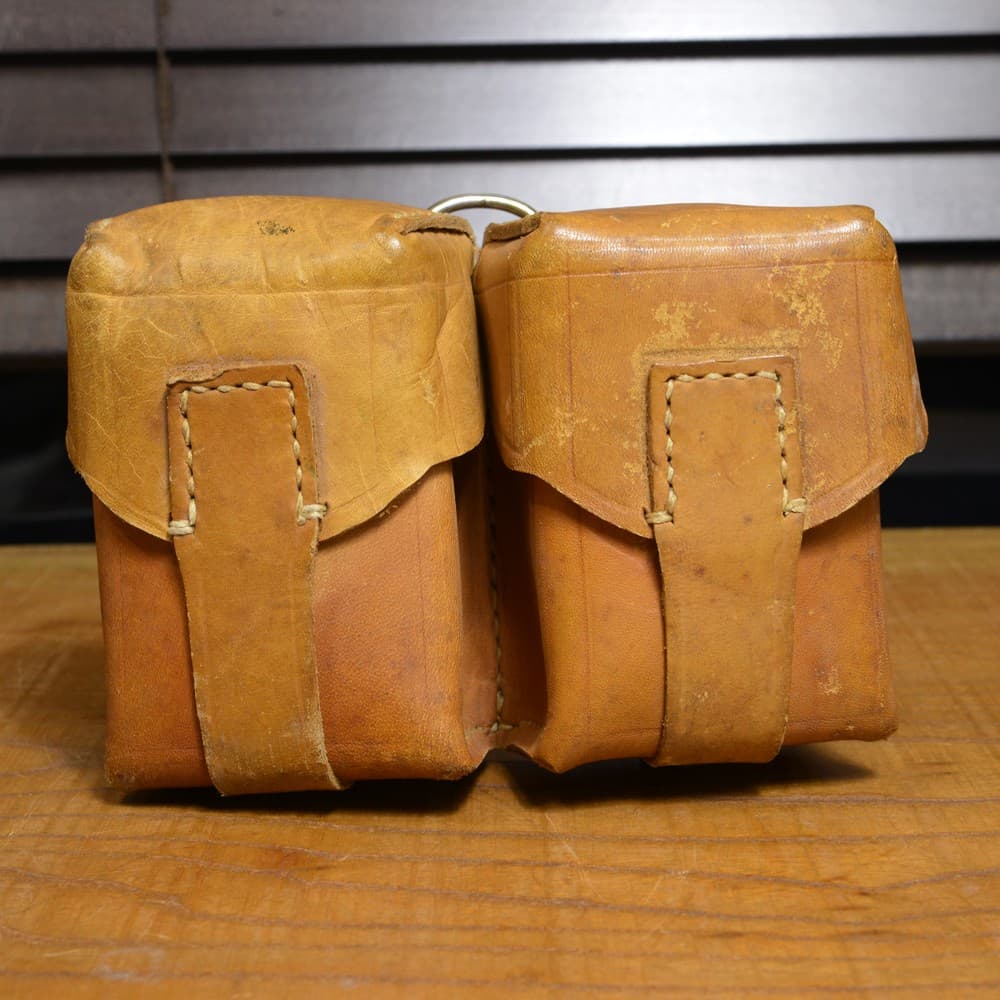 チェコ軍放出品 ダブルマガジンポーチ 革製 | ミリタリーショップ