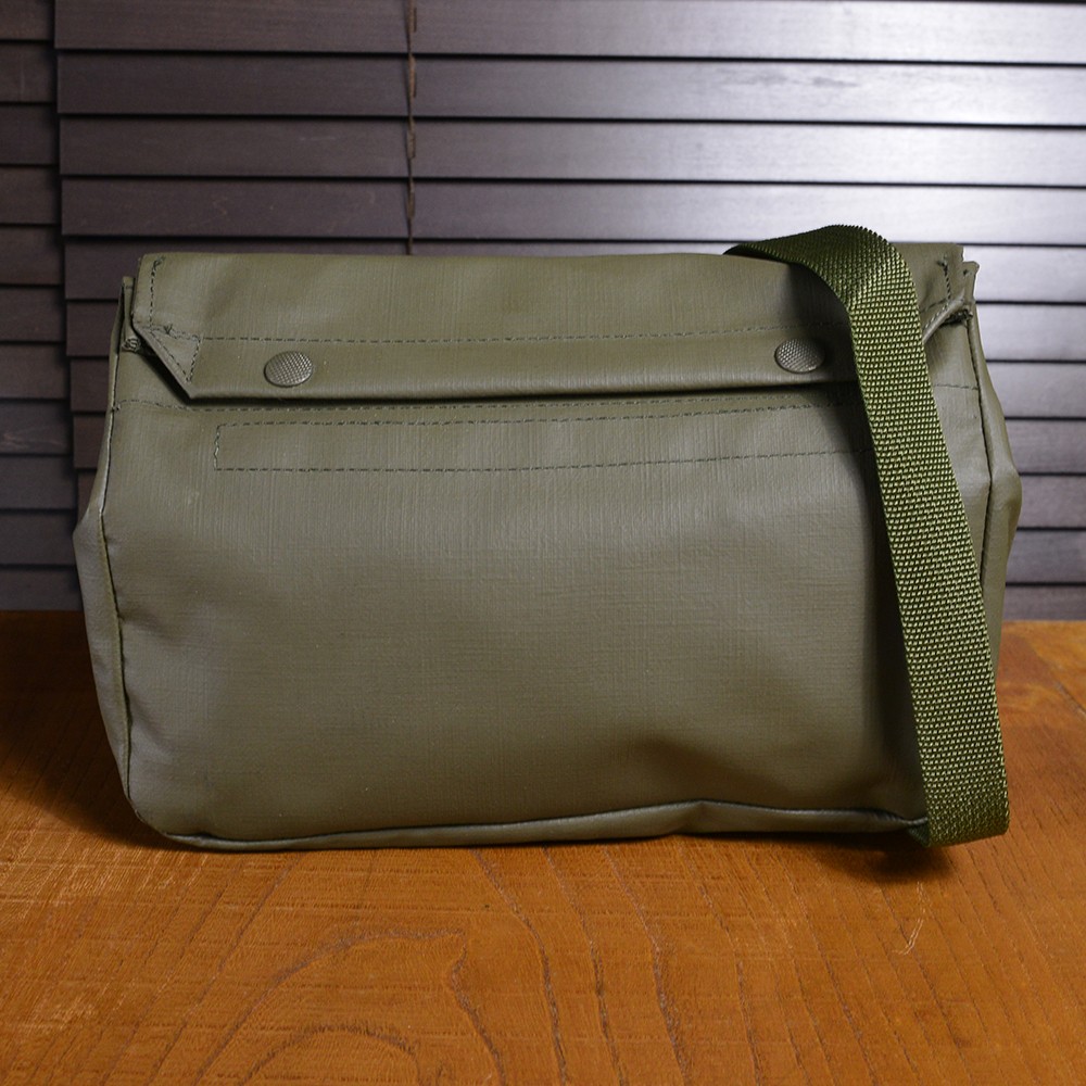 スイス軍放出品 ガスマスクバッグ PVC素材 | ミリタリーショップ