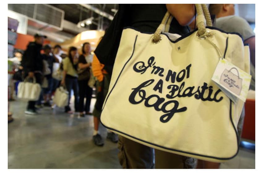社会現象にもなったエコバッグ「I'm NOT A Plastic Bag」の現在（佐藤