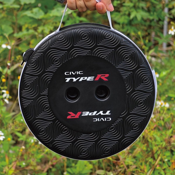 シビック・タイプR』がモチーフ、500個限定の折りたたみ椅子、東京