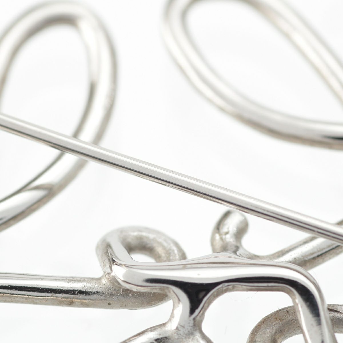 ロエベ アナグラム ロゴ ブローチ シルバー | 中古通販 retro.jp