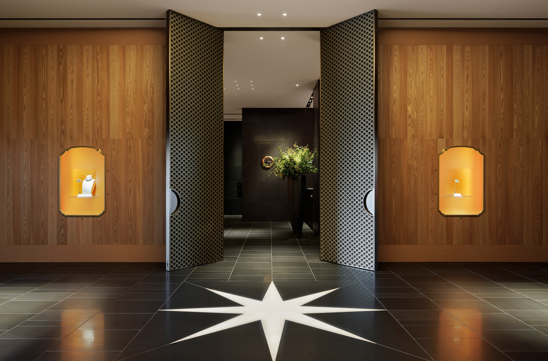 BVLGARI ホテル東京 開業セレモニー 皿 スクエアデザイン BVLGARI