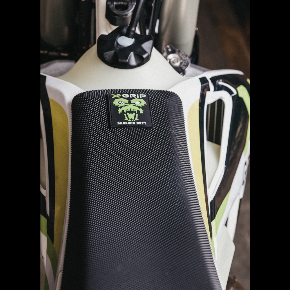 プ*ー様 GSX1400 ラフアンドロード　シート ラフ＆ロード WORKS QUALITY WQ18-3000 カスタムシート 40mmダウン