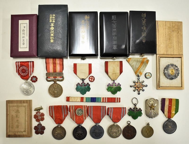 石川県白山市】のお客様より◇旧日本軍 勲章 徽章 青色桐葉章勲瑞宝章