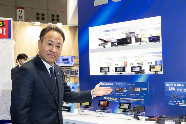 セルスター工業の最新安全装備を展示！セーフティレーダーとドラレコの