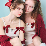 ハローキティの愛らしさたっぷり♪ レトロ感がいま刺さるランジェリー