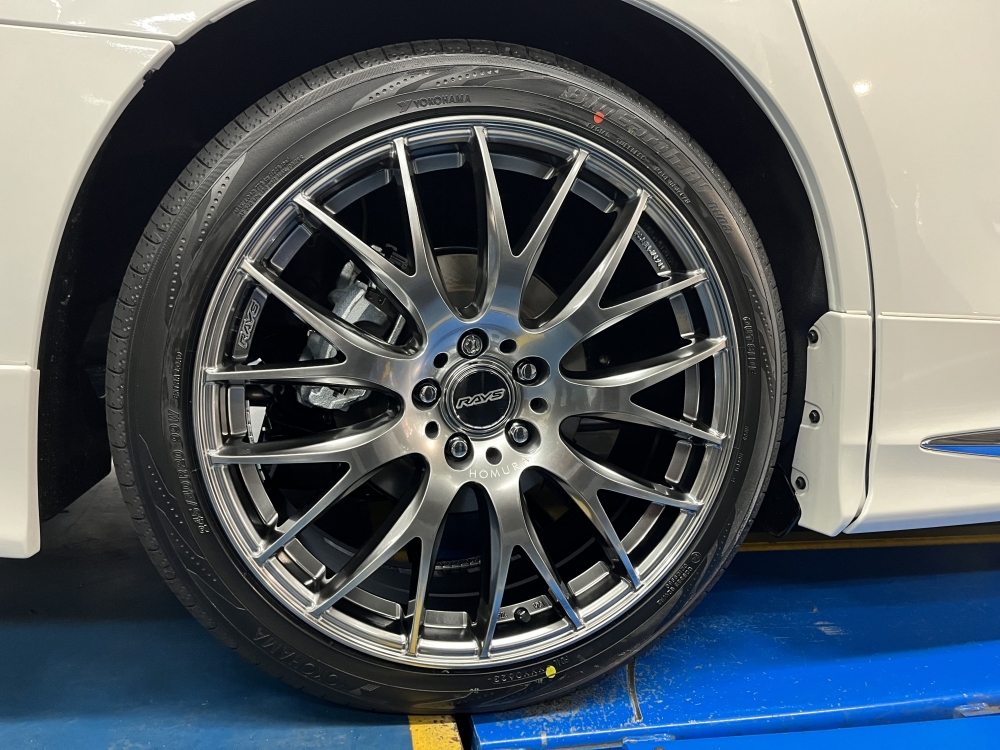 トヨタ アルファードにRAYS ホムラ 2X9 PLUS 取り付け – スーパー