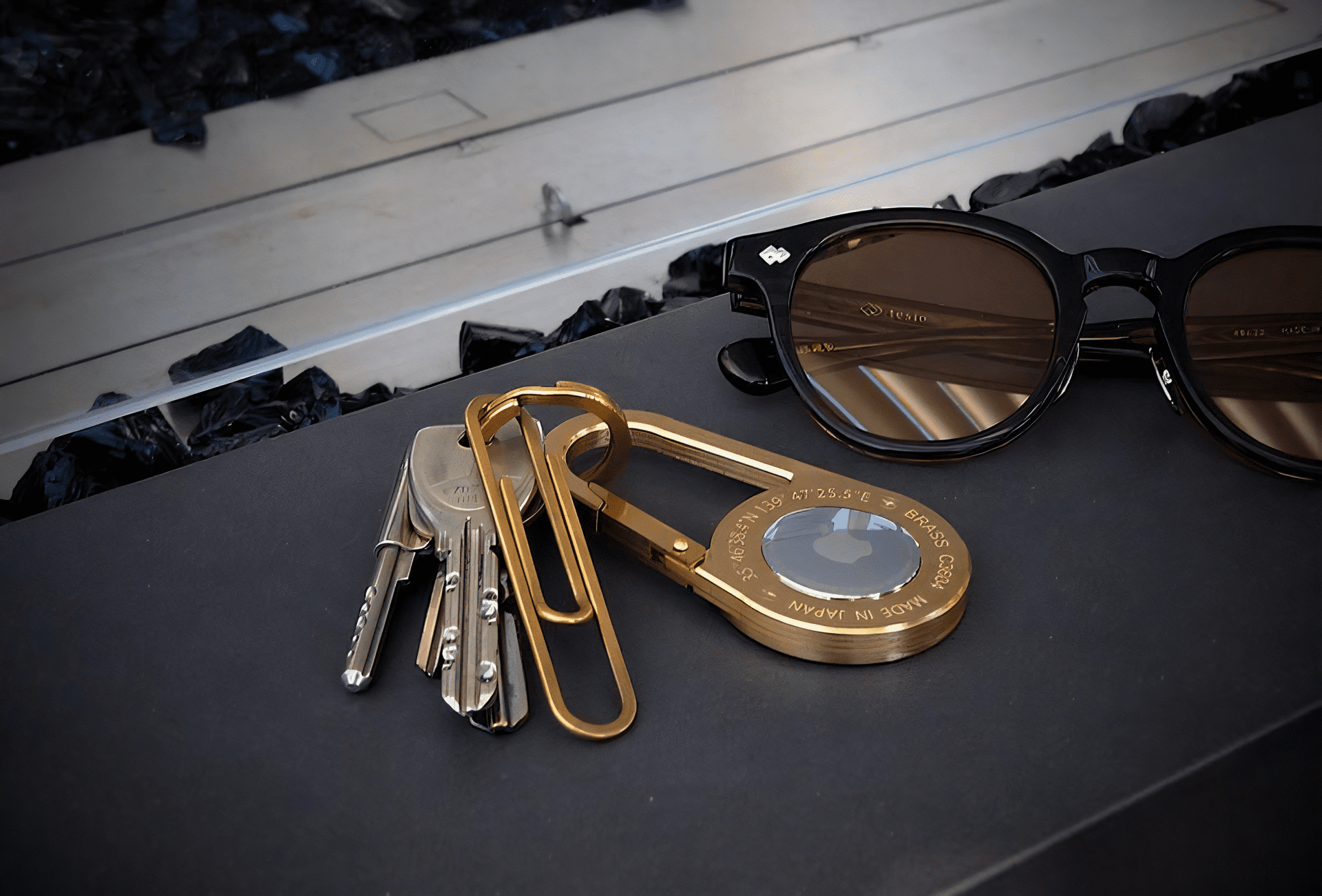 おしゃれなAirTag専用のカラビナも制作しております | OEM・販売なら