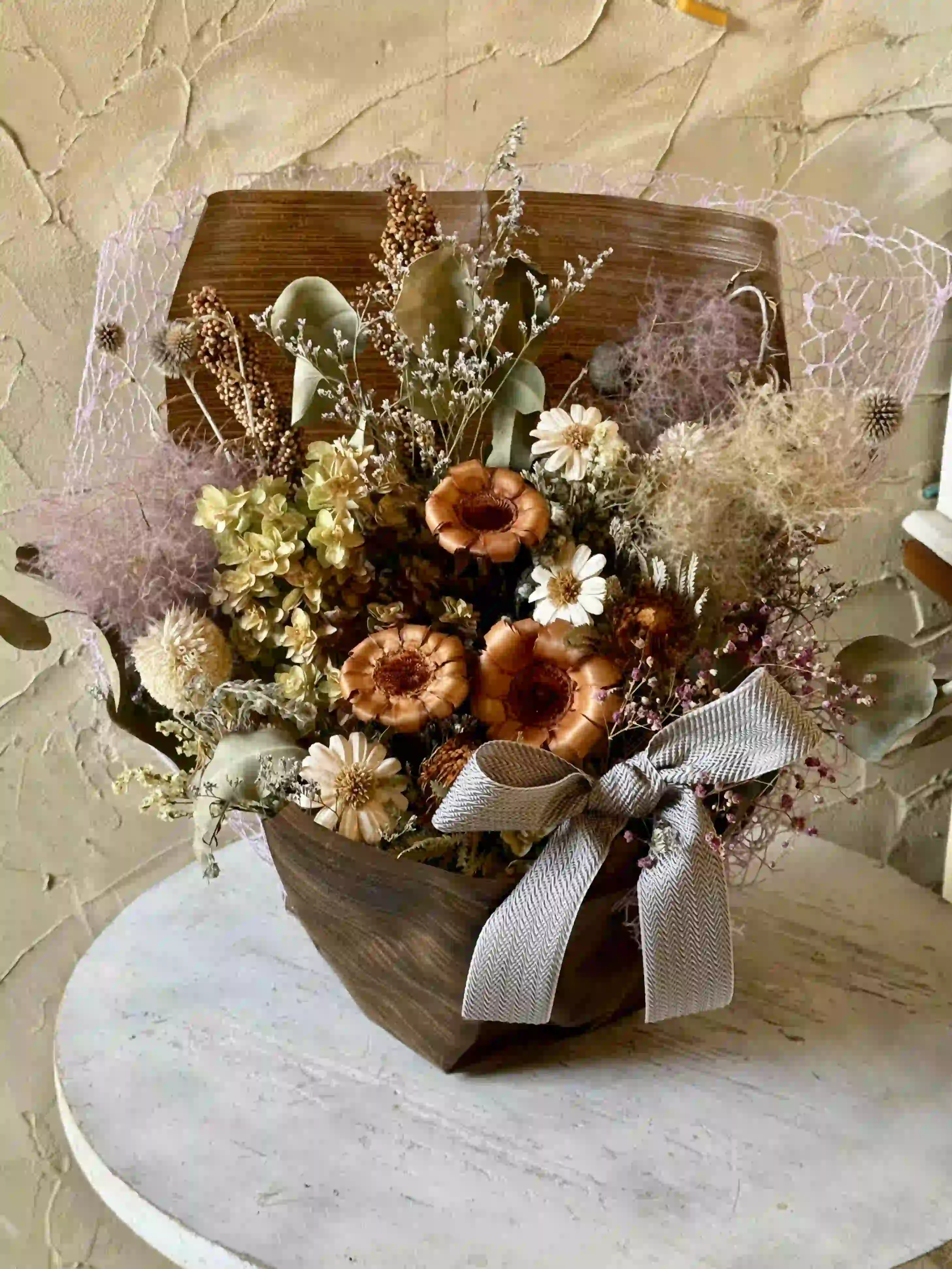 シックな雰囲気のドライフラワーアレンジ SS｜おしゃれな祝い花通販