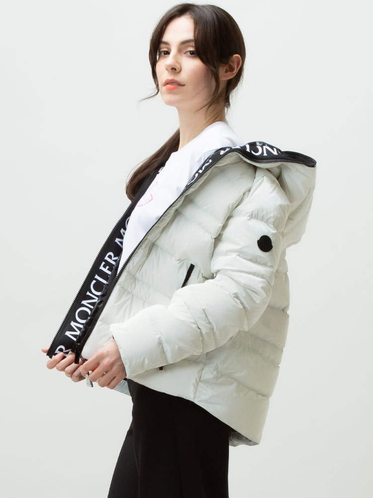 MONCLER (モンクレール) フード裏ロゴ フルジップ ダウンジャケット